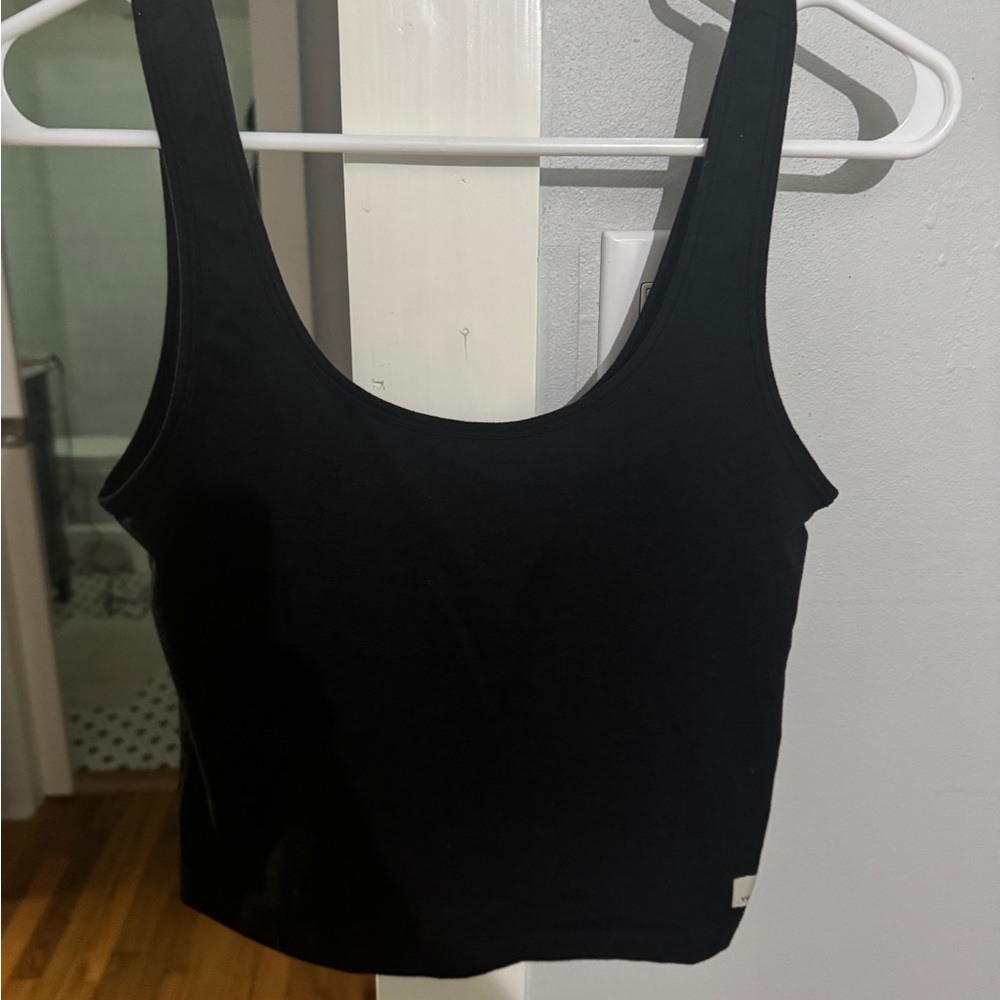 Vuori Black Crop Top Essential